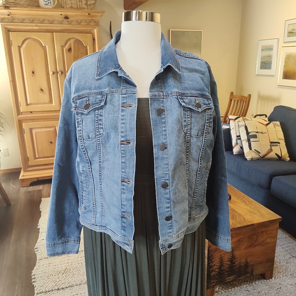 Old Navy Size 20 Jeans Jacket 1x or 2x Excellent Condition ***Priced to Sell